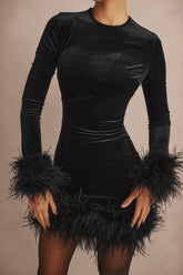 Schwarzes Minikleid aus Samt