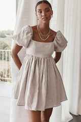 Süßes Leinen-Babydoll-Minikleid mit Puffärmeln und quadratischem Ausschnitt - Khaki