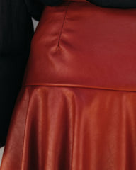 Clueless – Mini-Skort aus Kunstleder – Karamell