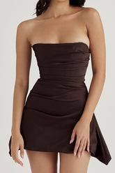 Glamorous Asymmetrisches, gerüschtes, trägerloses Korsett-Party-Minikleid aus Satin - Schokolade