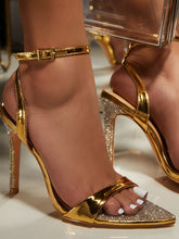 Spitz zulaufende Pumps mit Strass