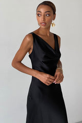 Seidiges, ärmelloses Satin-Maxikleid mit Wasserfallausschnitt und Fischschwanz - Schwarz