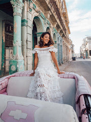 Romantisches Swing-Spitzenkleid mit Rüschen und Cut-outs