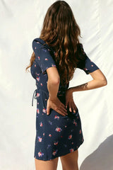 Vintage Blumendruck Puffärmel Französisches Wickel-Minikleid - Marineblau