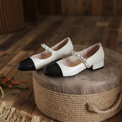 Daphne – Mary Janes mit Kappe und Kette