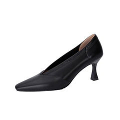Schwarze Pumps „Gwen“ mit Kitten-Heel-Absatz