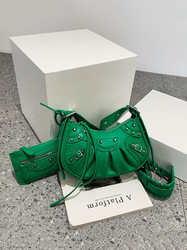 Schultertasche mit Nieten