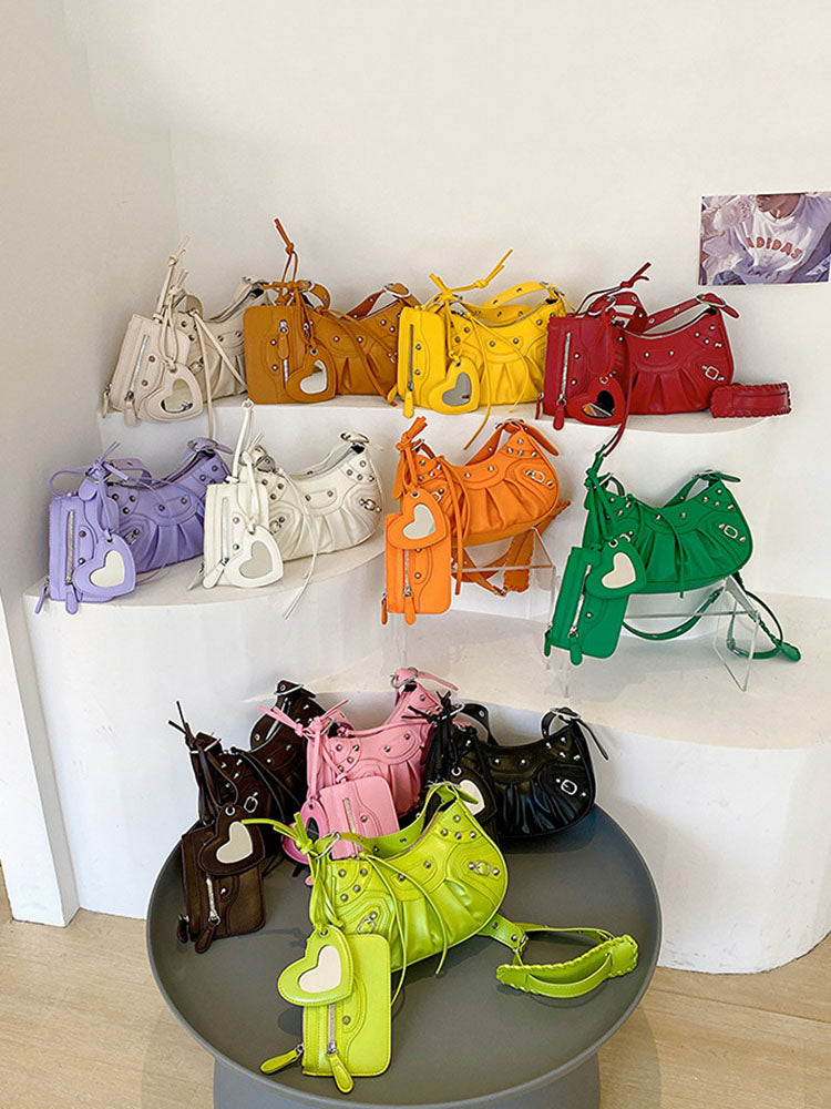 Schultertasche mit Nieten