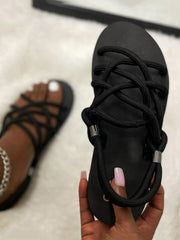 Flache Sandalen mit überkreuztem Seil