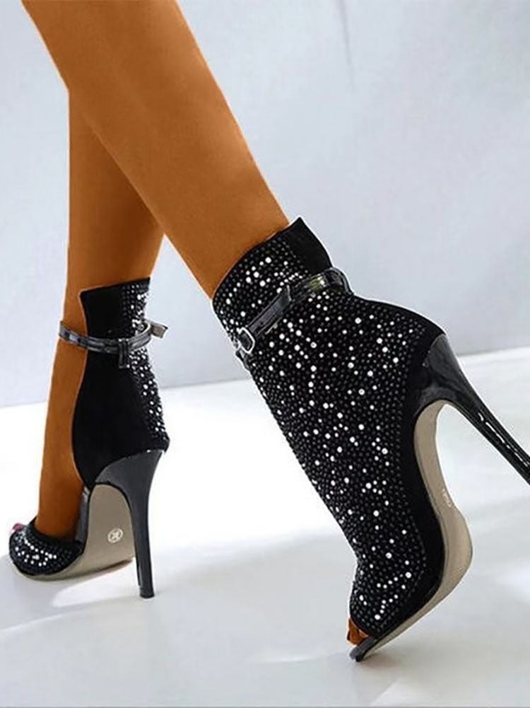 Glitzernde High Heels mit Strass-Ausschnitt