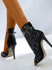 Glitzernde High Heels mit Strass-Ausschnitt