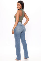 Stella Jeans mit seitlichem Schlitz und geradem Bein - Mittelblaue Waschung