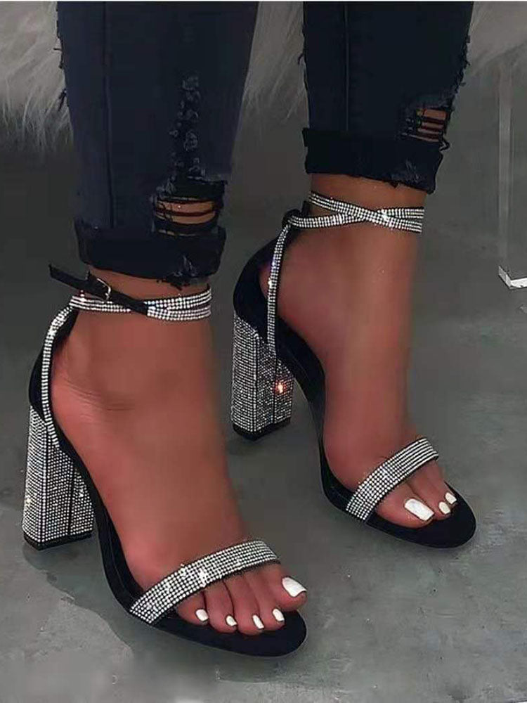 Wickel-Pumps mit Pailletten und Strass