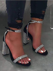 Wickel-Pumps mit Pailletten und Strass