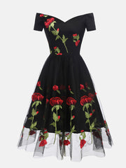 Partykleid aus Netzstoff mit Rosenstickerei