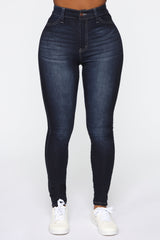 Swing My Way – Skinny Jeans mit hohem Bund – Dunkler Denim
