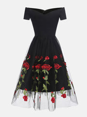 Partykleid aus Netzstoff mit Rosenstickerei