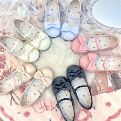 Runde Schuhe mit Herzausschnitt