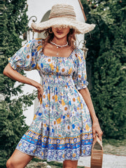 Bedrucktes Kleid mit hoher Taille 