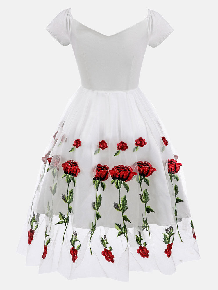 Partykleid aus Netzstoff mit Rosenstickerei