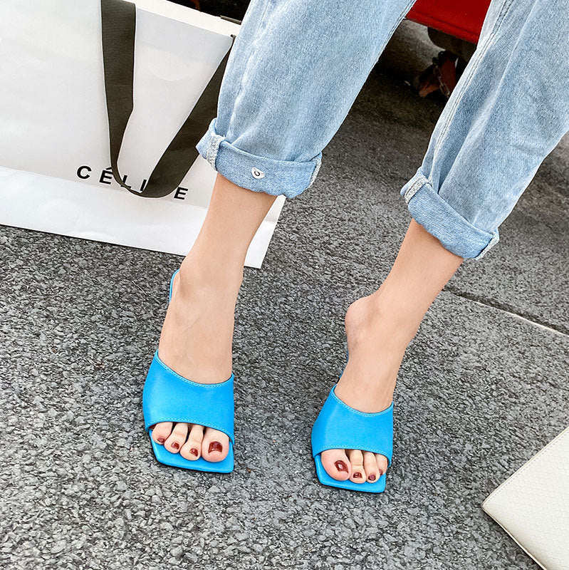 Trendy Basic Pantoletten mit quadratischer Zehenpartie