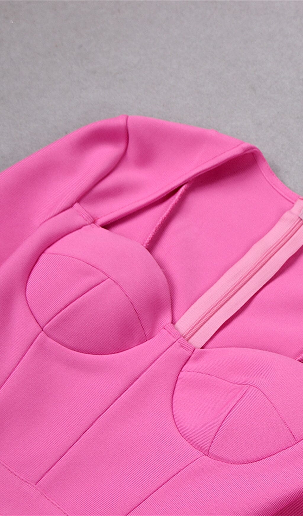 Stretch-Minikleid mit langen Ärmeln in HYPER Pink