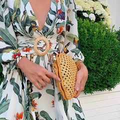 Bedrucktes Kleid mit unregelmäßigem Revers und Knopf