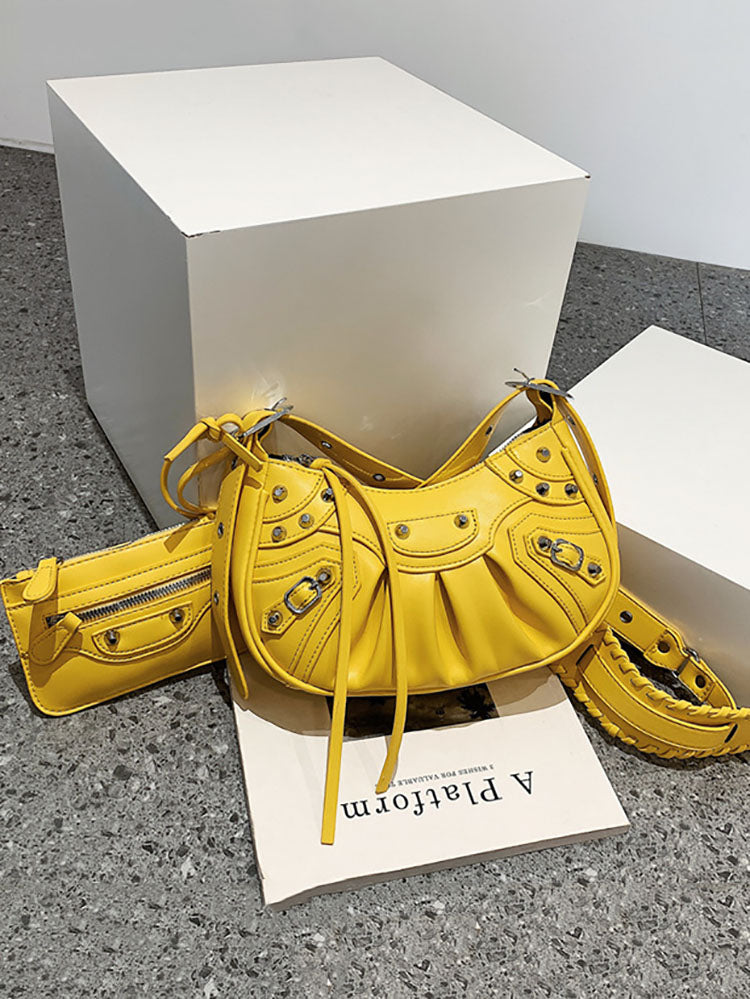 Schultertasche mit Nieten