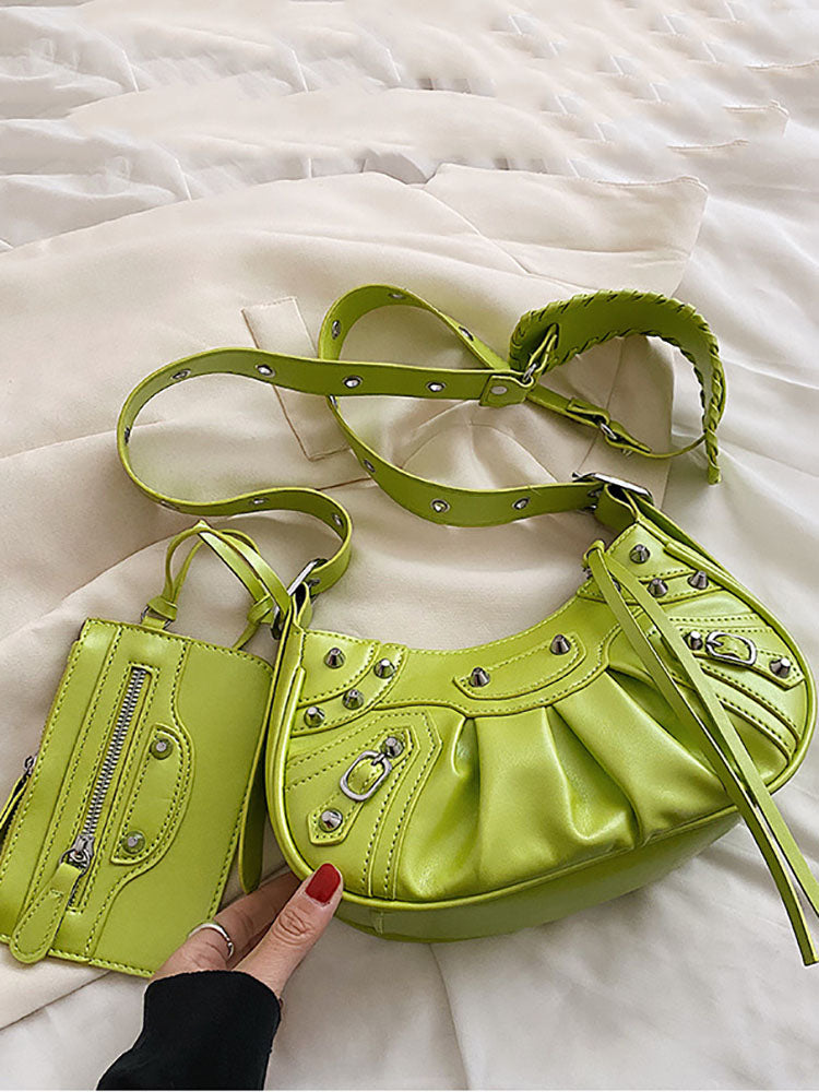 Schultertasche mit Nieten
