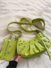 Schultertasche mit Nieten