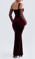 Maxikleid aus schwarzem Kirschsamt