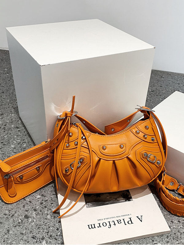Schultertasche mit Nieten