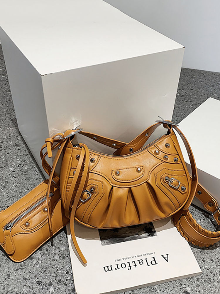 Schultertasche mit Nieten