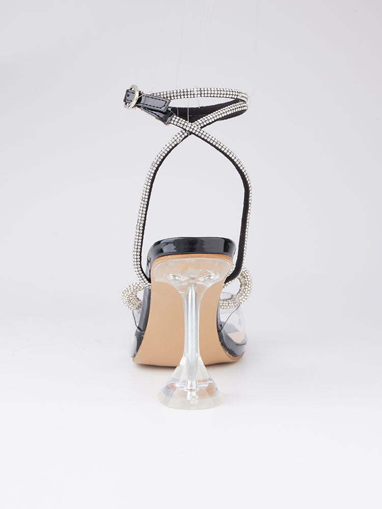 Glitzernde High Heels mit eckiger Zehenpartie und Schleife
