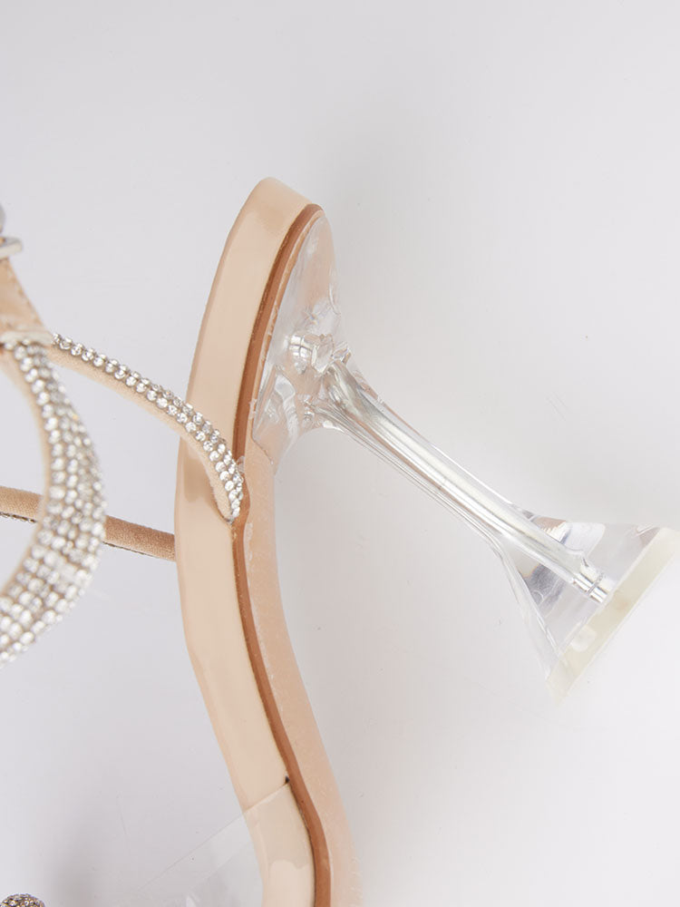 Glitzernde High Heels mit eckiger Zehenpartie und Schleife