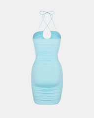 Muschelförmiges, figurbetontes Neckholderkleid mit Rüschen