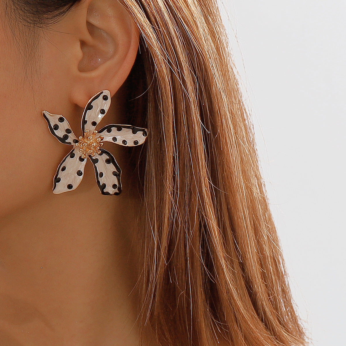 Flower Wave Point Earrings