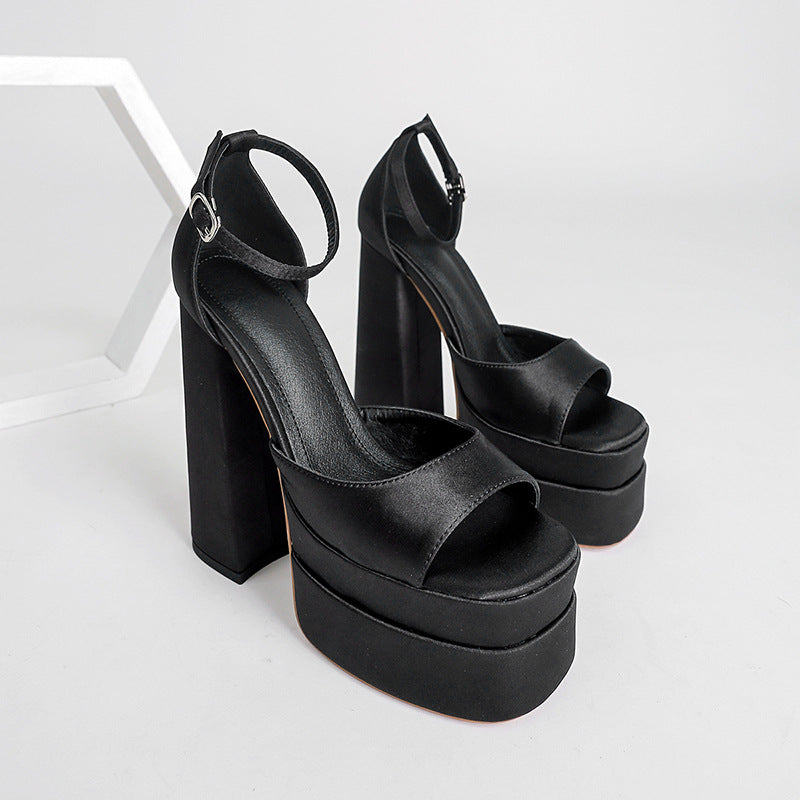 Hohe Hentian-Sandalen