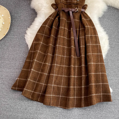 Kariertes Strapskleid im Retro-Stil im Herbst und Winter
