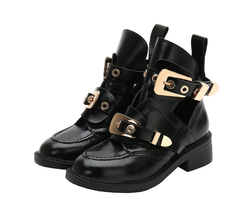 Stiefeletten mit Cut-Out-Schnallenriemen