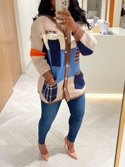 Strickjacke im Retro-Farbblock-Stil