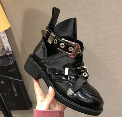 Stiefeletten mit Cut-Out-Schnallenriemen