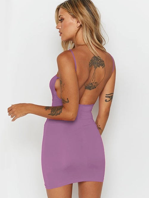Damenkleid mit schmalen Trägern und Sling-Muster 
