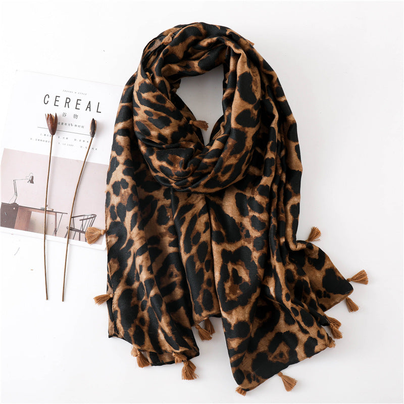 Warmer, langer Schal mit Leopardenmuster