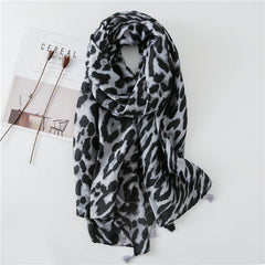 Warmer, langer Schal mit Leopardenmuster