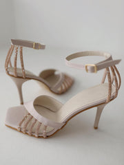 High Heels mit Knöchelriemen und Strasssteinen