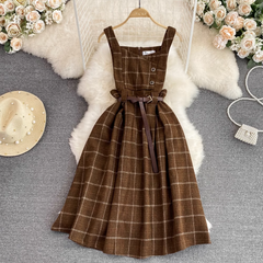 Kariertes Strapskleid im Retro-Stil im Herbst und Winter