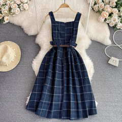 Kariertes Strapskleid im Retro-Stil im Herbst und Winter