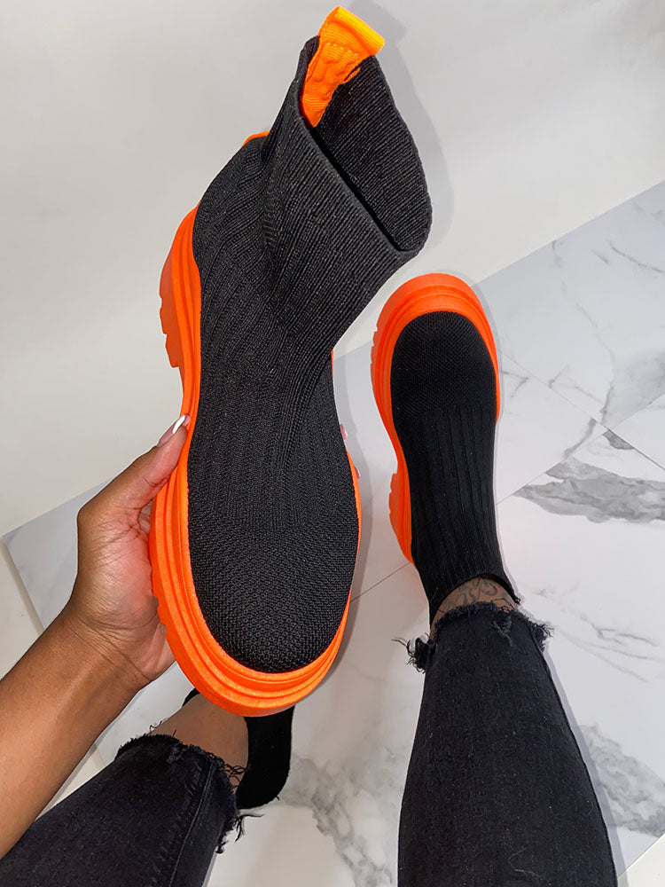 Strickstiefel mit Plateau und runder Spitze