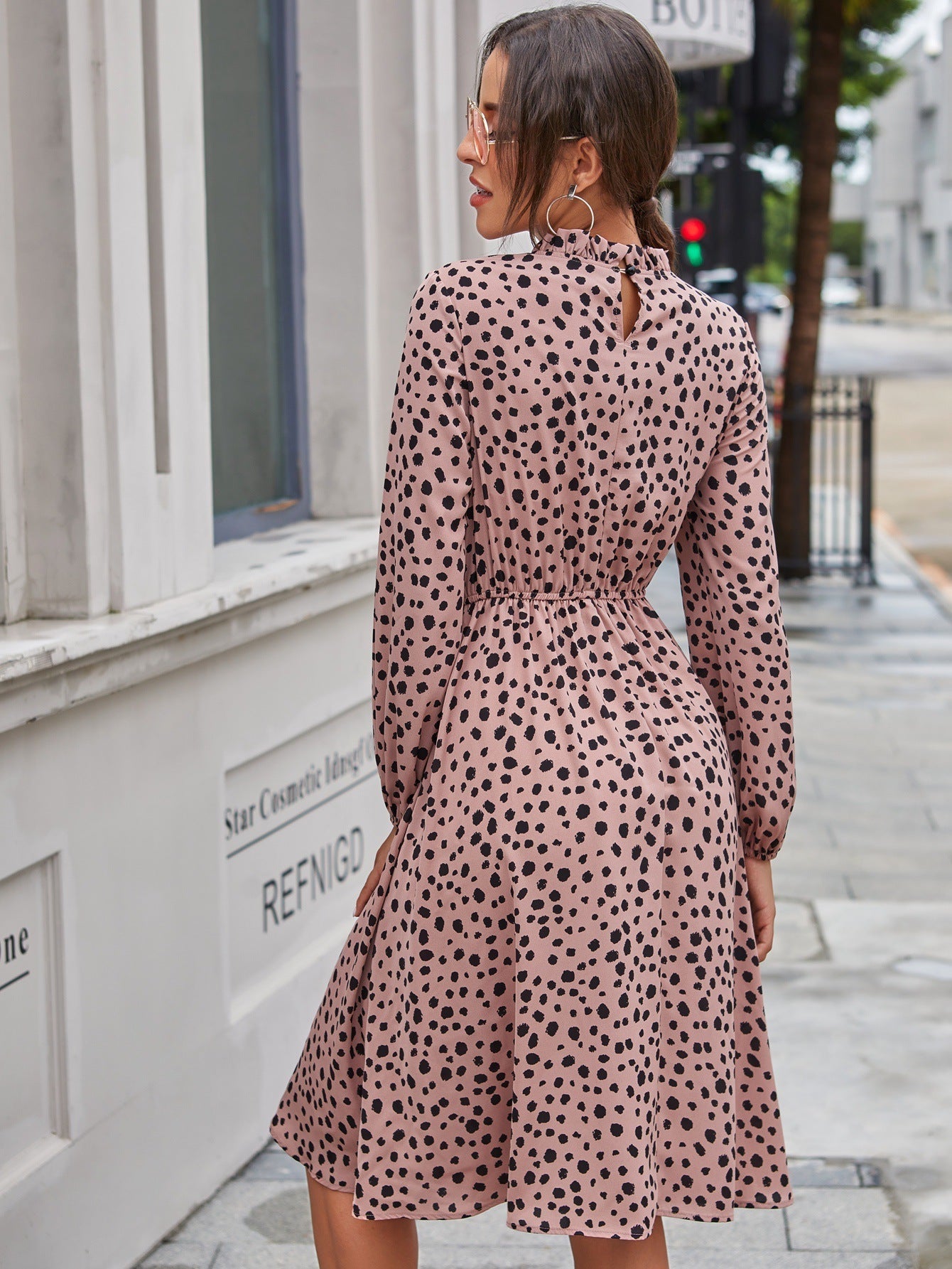 Disty Floral Mock Neck Elastic Wasit Dress Sai Feel